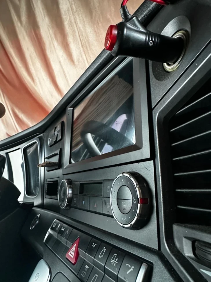 Штатная магнитола Teyes CC3 4/32 Mercedes-Benz Actros (2011-2023)